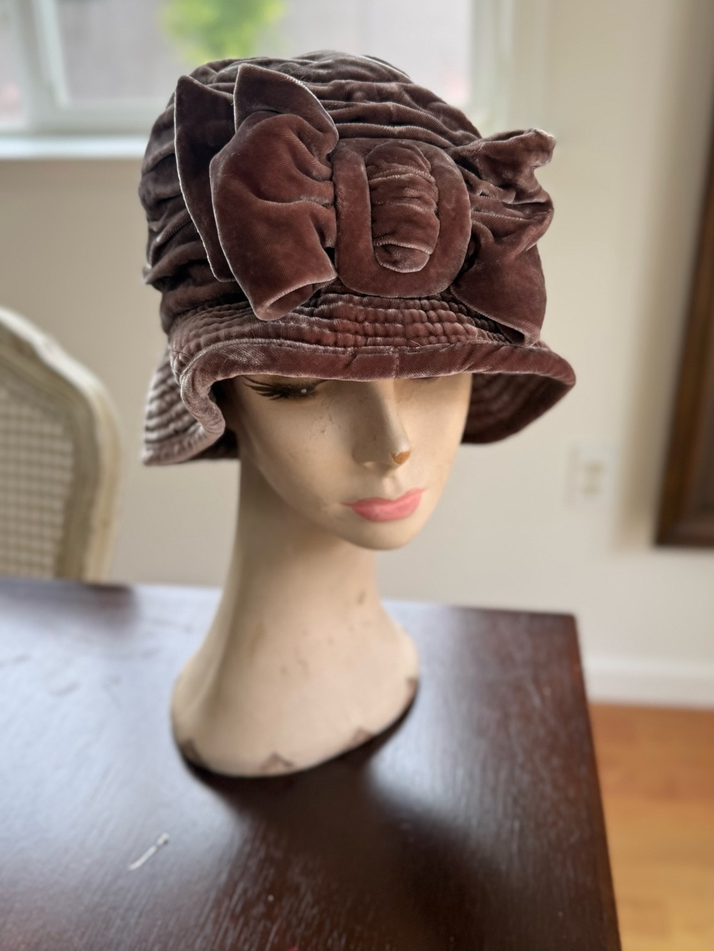 Grevi Brown Velvet Rosette Cloche Hat